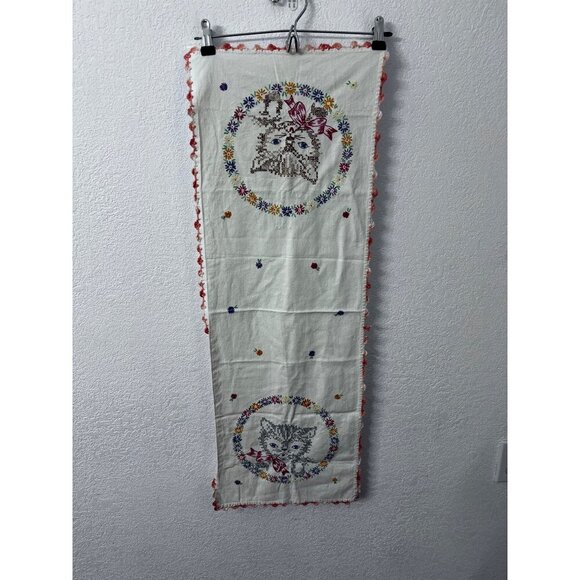 Crochet embroidered kitty cat table runner - Picture 5 of 8